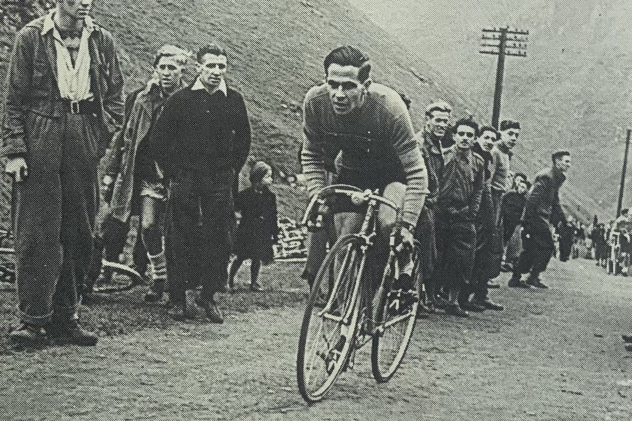 Fotografija z državnega prvenstva leta 1949 na prelazu Winnats, kjer bo prvenstvo tudi letos.