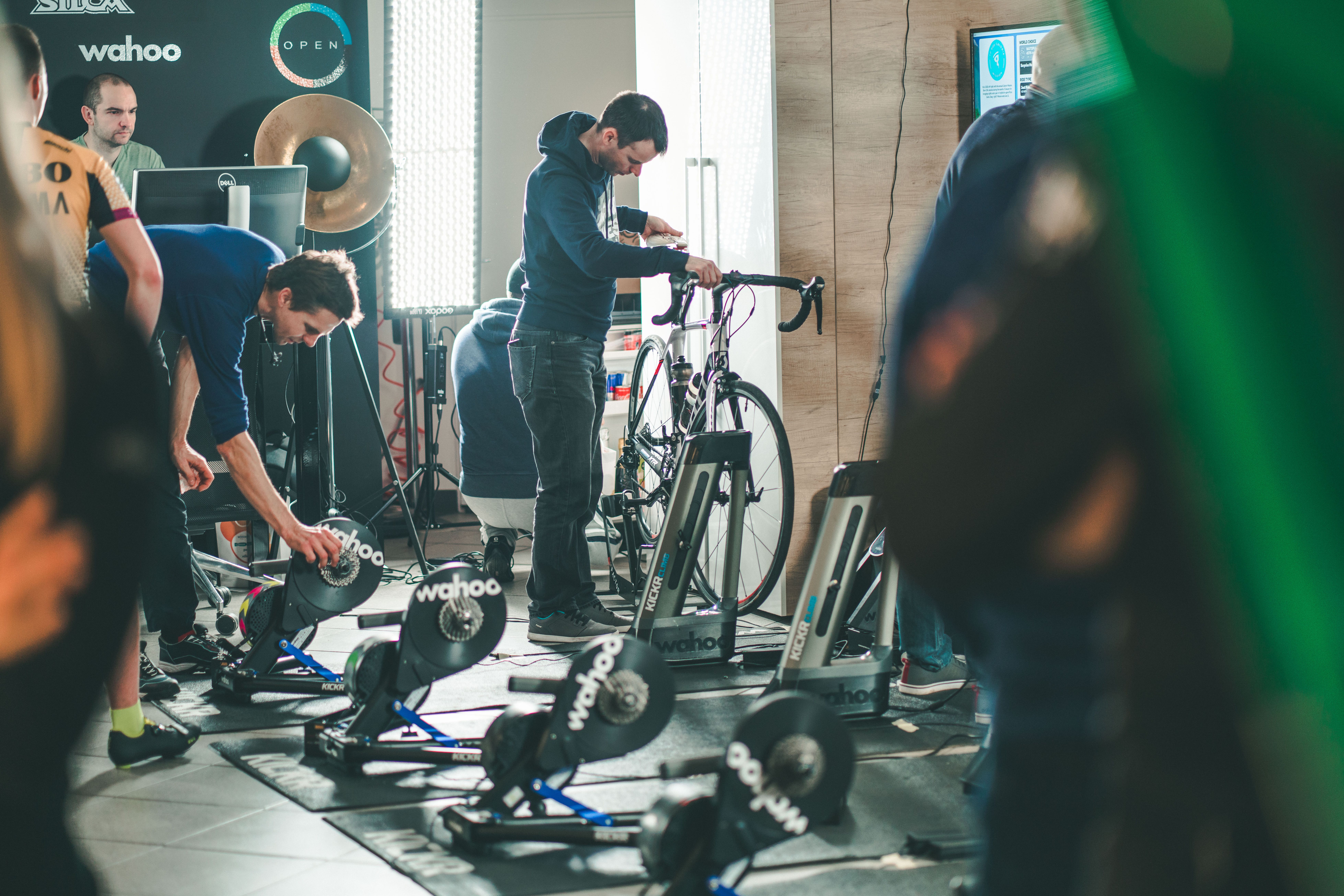 Kickr Climb s simulacijo naklona še izboljša izkušnjo virtualnega kolesarjenja.